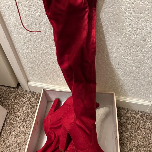 Red boots - Picture 3 of 3